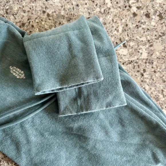 FP Movement l Go To Leggings l Size: Medium/Large - Picture 7 of 16